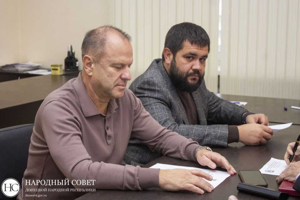 На заседании #Комитет_по_природопользованию_экологии_недрам_и_природным_ресурсам депутаты обсудили проект закона «О внесении изменений в Закон Донецкой Народной Республики «О недропользовании на территории Донецкой Народной... На заседании #Комитет_по_природопользованию_экологии_недрам_и_природным_ресурсам депутаты обсудили проект закона «О внесении изменений в Закон Донецкой Народной Республики «О недропользовании на территории Донецкой Народной...