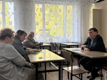Встреча в Донецком технологическом колледже: обсуждение актуальных вопросов района