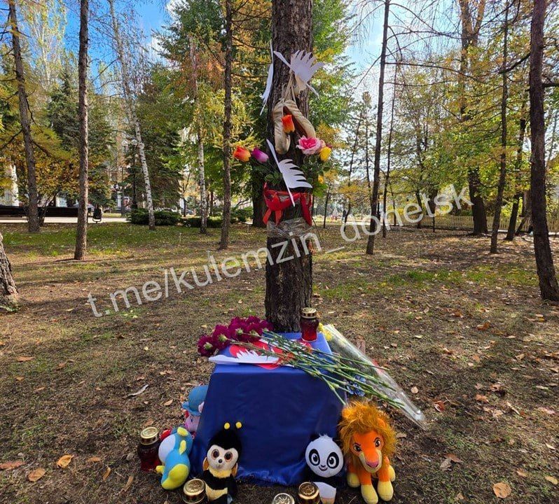 Алексей Кулемзин: Сегодня, в День белых журавлей, в Ворошиловском районе почтили память не только героев-защитников, отдавших жизнь за Родину, но и погибших детей Донбасса Алексей Кулемзин: Сегодня, в День белых журавлей, в Ворошиловском районе почтили память не только героев-защитников, отдавших жизнь за Родину, но и погибших детей Донбасса