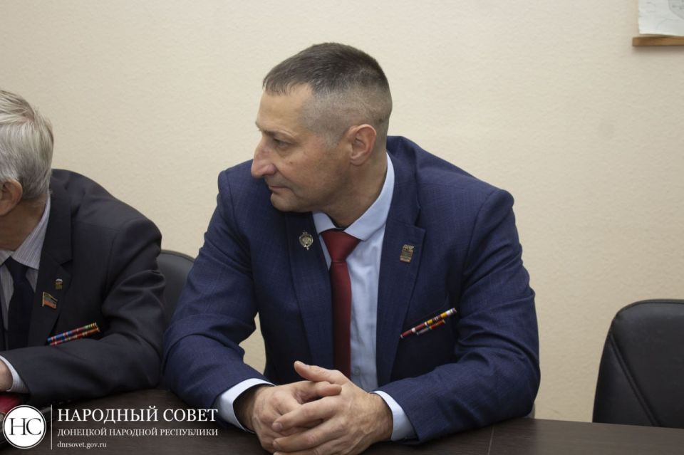 На заседании #Комитет_по_природопользованию_экологии_недрам_и_природным_ресурсам депутаты обсудили проект закона «О внесении изменений в Закон Донецкой Народной Республики «О недропользовании на территории Донецкой Народной... На заседании #Комитет_по_природопользованию_экологии_недрам_и_природным_ресурсам депутаты обсудили проект закона «О внесении изменений в Закон Донецкой Народной Республики «О недропользовании на территории Донецкой Народной...