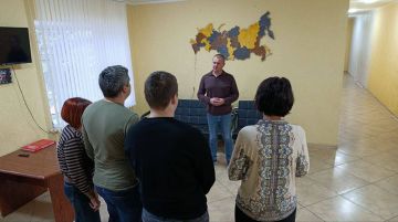 В рамках постоянного диалога с населением, инициированного Главой ДНР Денисом Пушилиным, прошла рабочая встреча с коллективом филиала "ВОЛНОВАХСКИЙ" ООО "КУБАНЬПРОДЭКО"