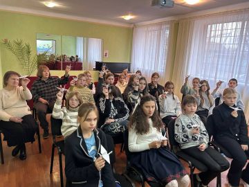 Ко Дню Белых журавлей. 21 октября в камерном зале Школы искусств им. П.И. Чайковского состоялось мероприятие ко Дню Белых журавлей «Летят по небу журавли» - акция, посвященная памяти павших на полях сражений во всех войнах