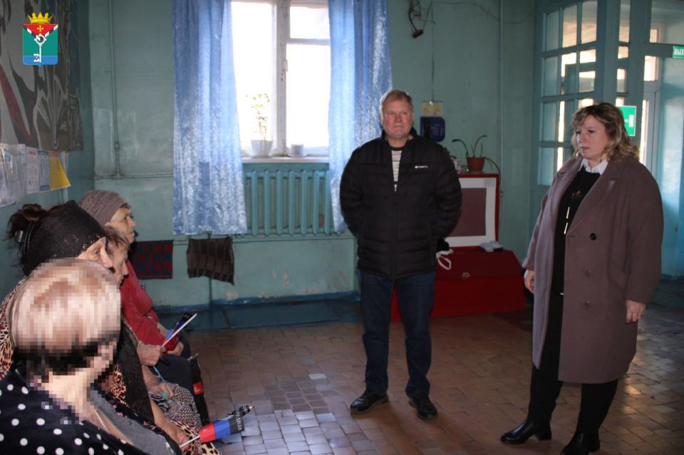 Сегодня в общежитии г. Енакиево первый заместитель Главы Администрации Краснолиманского муниципального округа Андрей Самсонов провел встречу с гражданами Краснолиманщины Сегодня в общежитии г. Енакиево первый заместитель Главы Администрации Краснолиманского муниципального округа Андрей Самсонов провел встречу с гражданами Краснолиманщины