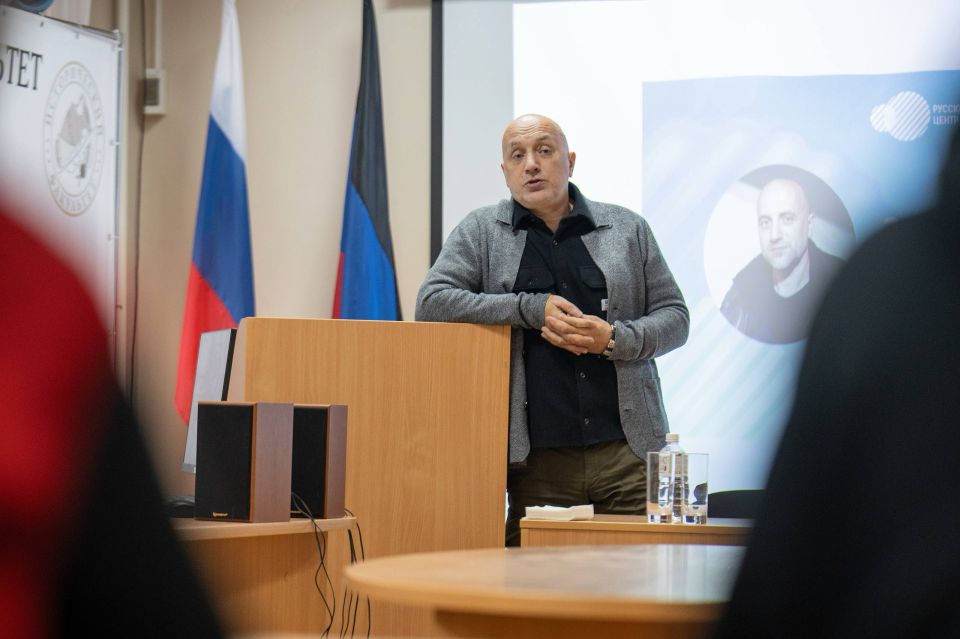 Захар Прилепин прибыл в Донецкую Народную Республику Захар Прилепин прибыл в Донецкую Народную Республику