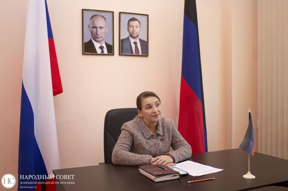 Председатель #Комитет_по_труду_занятости_социальной_политики_и_делам_ветеранов Клавдия Кульбацкая поделилась итогами заседания, в ходе которого депутаты рассмотрели замечания и предложения к проекту закона Донецкой Народной... Председатель #Комитет_по_труду_занятости_социальной_политики_и_делам_ветеранов Клавдия Кульбацкая поделилась итогами заседания, в ходе которого депутаты рассмотрели замечания и предложения к проекту закона Донецкой Народной...