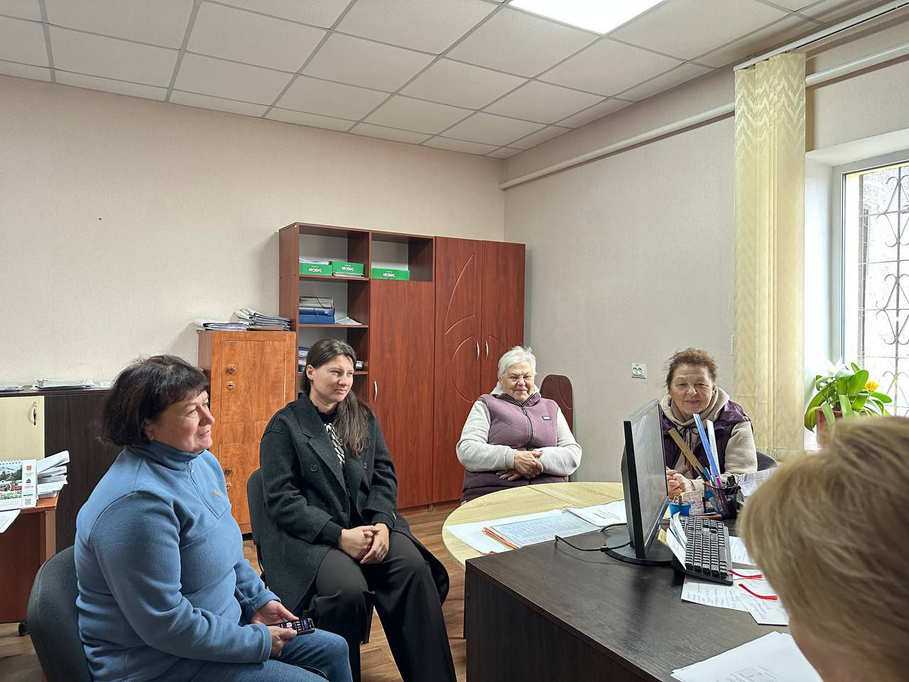 Сегодня заместитель главы Администрации Володарского муниципального округа Полтарак В.В провела встречу с жителями с. Заря Сегодня заместитель главы Администрации Володарского муниципального округа Полтарак В.В провела встречу с жителями с. Заря