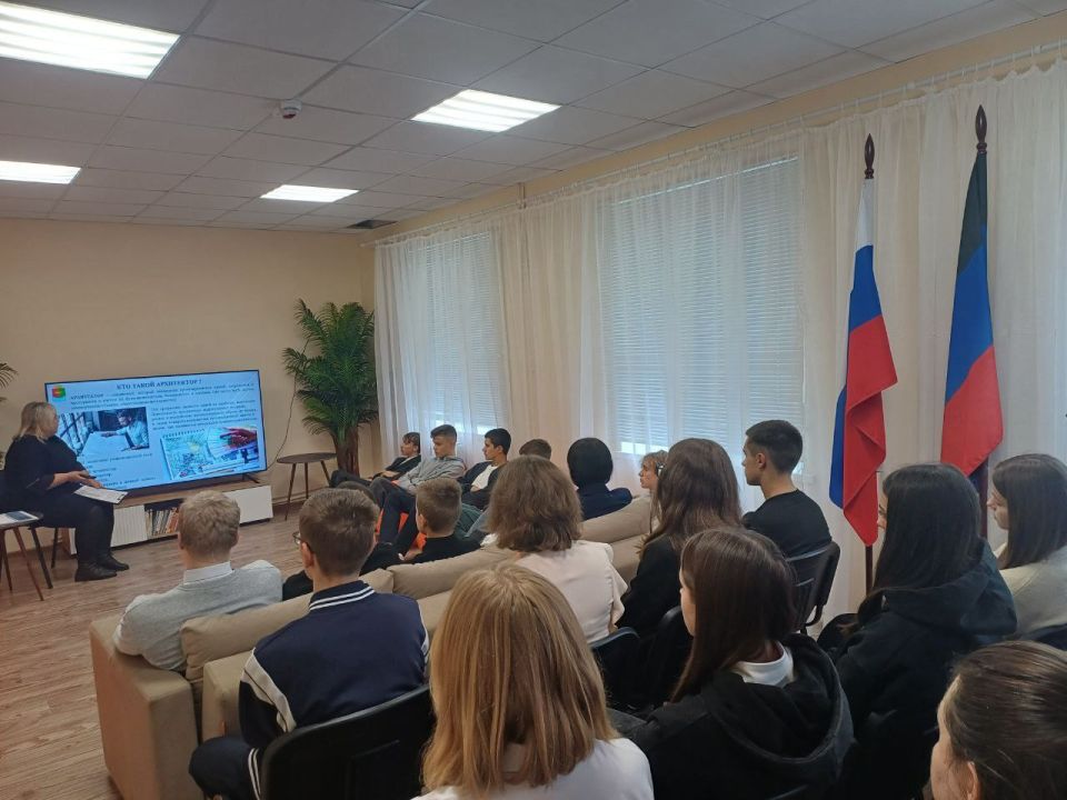 В молодежном отделе им. Марии Пироговой прошла встреча для старшеклассников ГБОУ "Школа № 1 им. Б.Е.Щербины" в рамках направления "ГосСтарт.Диалог", посвященная профессии архитектора В молодежном отделе им. Марии Пироговой прошла встреча для старшеклассников ГБОУ "Школа № 1 им. Б.Е.Щербины" в рамках направления "ГосСтарт.Диалог", посвященная профессии архитектора