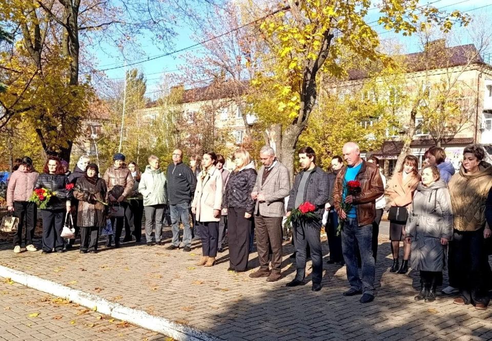 В Ждановке почтили память павших в День Белых журавлей В Ждановке почтили память павших в День Белых журавлей