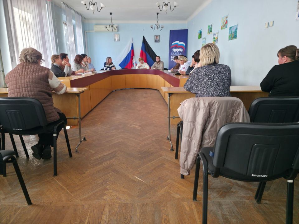 Иван Адамец: В Куйбышевском районе города Донецка состоялось собрание секретарей первичных отделений партии «Единая Россия» Иван Адамец: В Куйбышевском районе города Донецка состоялось собрание секретарей первичных отделений партии «Единая Россия»