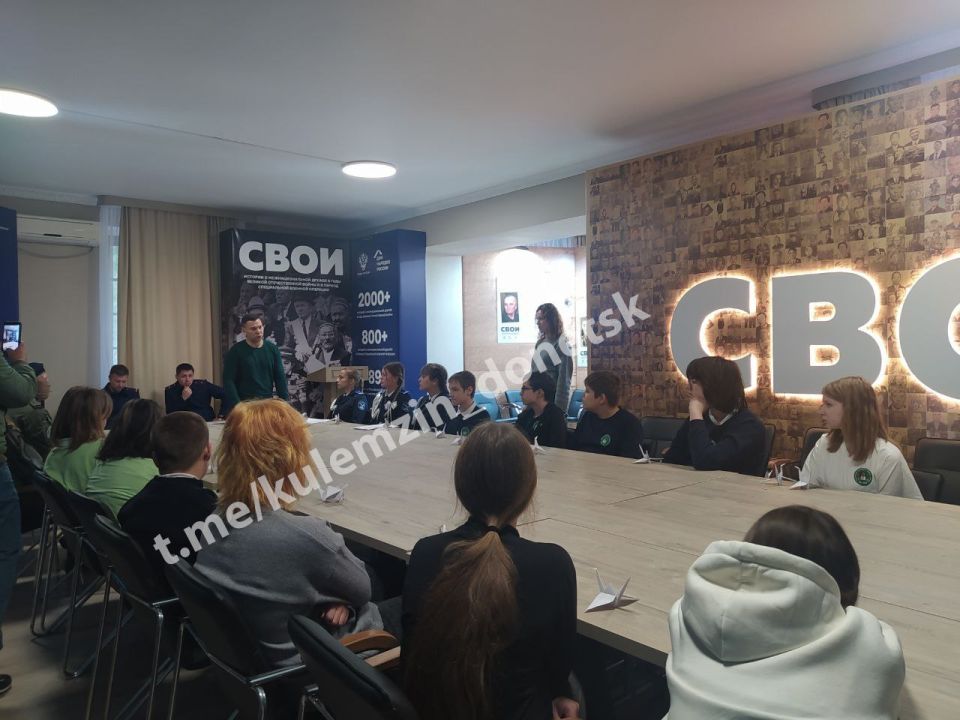 Вчера, в рамках Всероссийской акции памяти павших воинов России «Дни белых журавлей», обучающиеся Классической гуманитарной гимназии г. о. Донецк посетили Дом народов России Вчера, в рамках Всероссийской акции памяти павших воинов России «Дни белых журавлей», обучающиеся Классической гуманитарной гимназии г. о. Донецк посетили Дом народов России