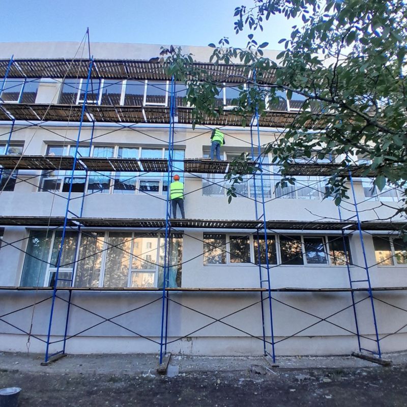 Олег Трофимов: В Дебальцево проводится капитальный ремонт школы № 1 Олег Трофимов: В Дебальцево проводится капитальный ремонт школы № 1