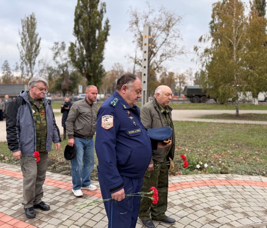 В Шахтерске почтили память первого Главы Республики В Шахтерске почтили память первого Главы Республики