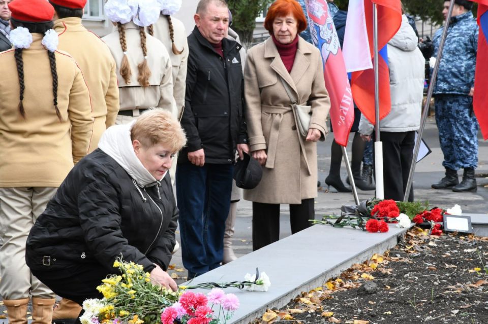 Память, живущая в сердце. 22 октября в аллее Славы Кировского прошла трогательная церемония, посвящённая Международному дню белых журавлей Память, живущая в сердце. 22 октября в аллее Славы Кировского прошла трогательная церемония, посвящённая Международному дню белых журавлей