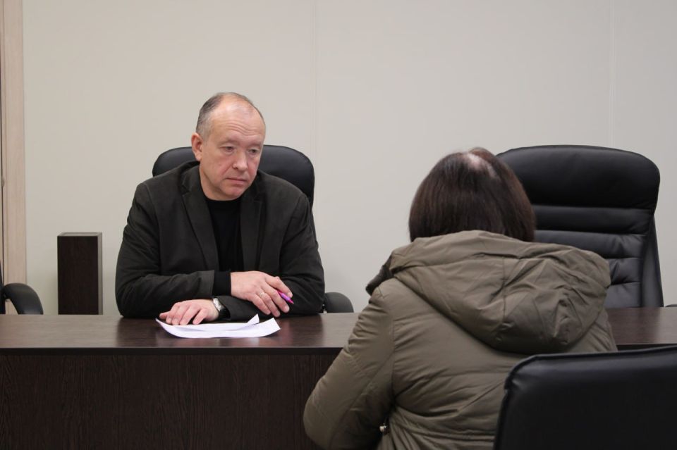 Заместитель главы администрации городского округа Горловка Игорь Горбатов провел прием граждан Заместитель главы администрации городского округа Горловка Игорь Горбатов провел прием граждан