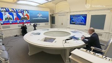Под руководством Верховного Главнокомандующего Владимира Путина проведена тренировка стратегических ядерных сил с привлечением их наземной, морской и авиационной составляющих
