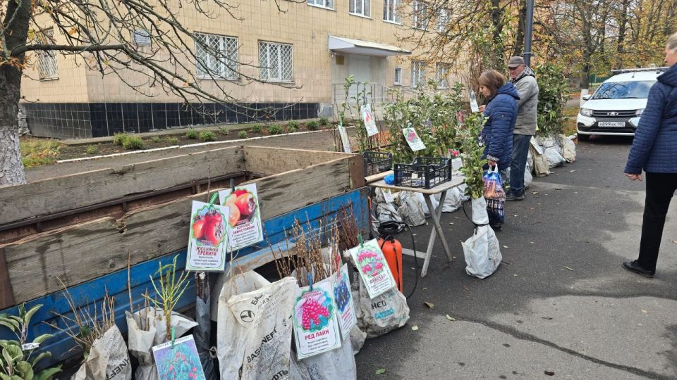 В Старобешево состоялась выездная торговая ярмарка В Старобешево состоялась выездная торговая ярмарка