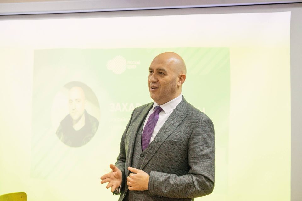 Захар Прилепин прибыл в Донецкую Народную Республику Захар Прилепин прибыл в Донецкую Народную Республику