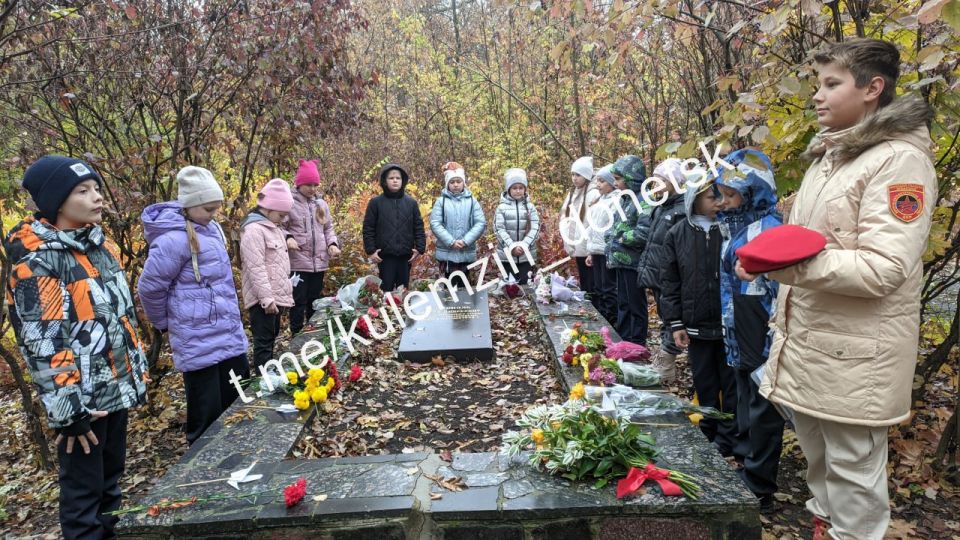 «И превратились в белых журавлей...» «И превратились в белых журавлей...»