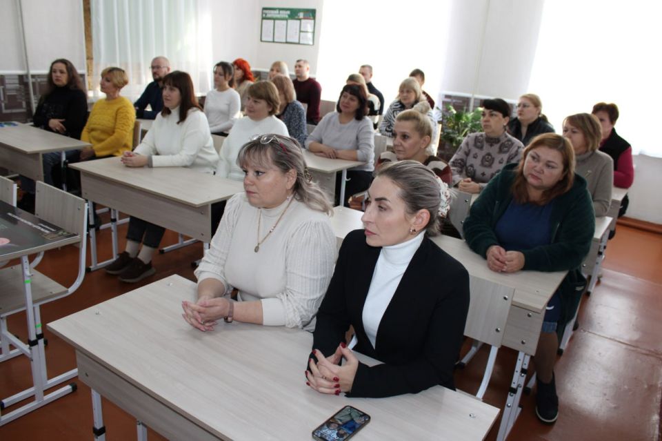 Иван Приходько: Во исполнение поручения Главы Донецкой Народной Республики Дениса Владимировича Пушилина сегодня провел встречу с одним из трудовых коллективов городского округа Горловка Иван Приходько: Во исполнение поручения Главы Донецкой Народной Республики Дениса Владимировича Пушилина сегодня провел встречу с одним из трудовых коллективов городского округа Горловка