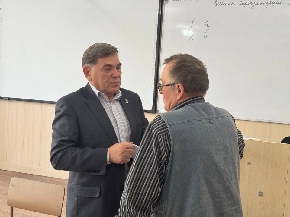 Встреча в Донецком технологическом колледже: обсуждение актуальных вопросов района Встреча в Донецком технологическом колледже: обсуждение актуальных вопросов района