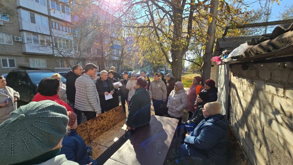 Николай Михайлов: Провел сход граждан по улице Маяковского города Комсомольское Николай Михайлов: Провел сход граждан по улице Маяковского города Комсомольское