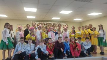 В Мангушской школе №2 состоялся спектакль о семейных ценностях в рамках проекта «Дети-детям»