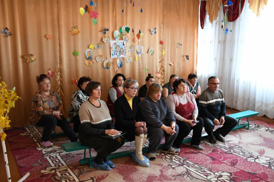 Сергей Назаров встретился с коллективом дошкольного учреждения в Кировском Сергей Назаров встретился с коллективом дошкольного учреждения в Кировском