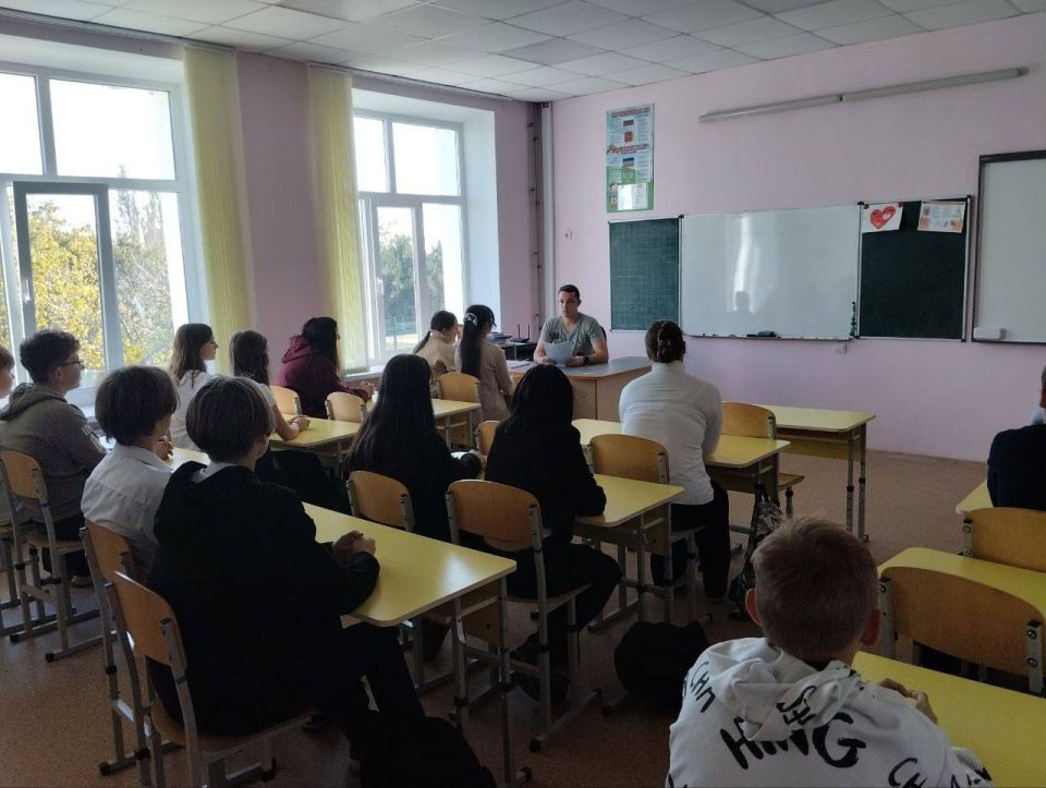 В Мангушской школе №1 прошла беседа по профилактике экстремизма В Мангушской школе №1 прошла беседа по профилактике экстремизма
