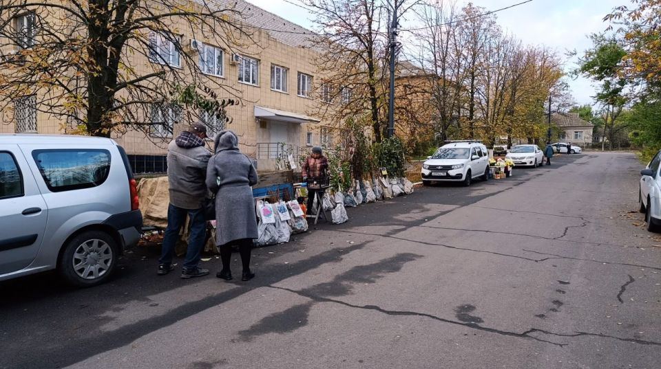В Старобешево состоялась выездная торговая ярмарка В Старобешево состоялась выездная торговая ярмарка