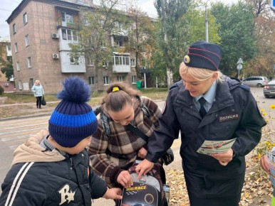 Госавтоинспекторы совместно с ЮИД провели мероприятие «Пешеходный переход»