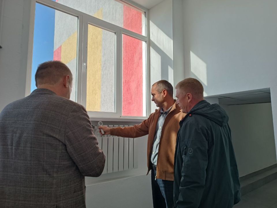 Сергей Юзвинкевич: Сегодня вместе с депутатом Народного Совета ДНР Золотнюк В.А. проинспектировал работу системы отопления в ГБОУ "Володарская школа №1 Володарского м.о." и ГБОУ "Володарская школа №2 Володарского м.о." в... Сергей Юзвинкевич: Сегодня вместе с депутатом Народного Совета ДНР Золотнюк В.А. проинспектировал работу системы отопления в ГБОУ "Володарская школа №1 Володарского м.о." и ГБОУ "Володарская школа №2 Володарского м.о." в...