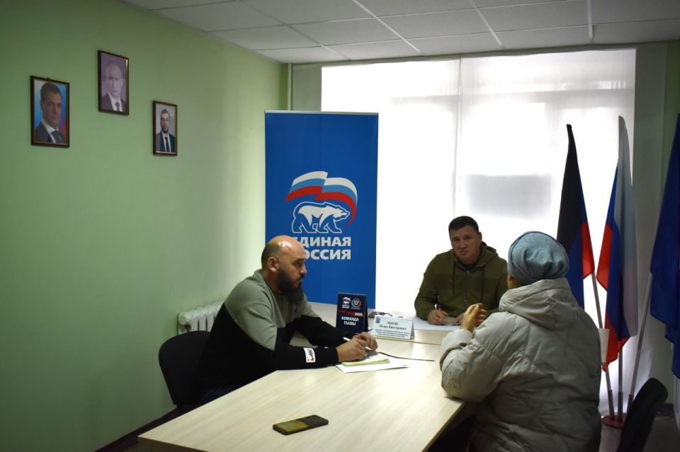 Секретарь Амвросиевского местного отделения Всероссийской политической партии «Единая Россия» Игорь Лызов провёл приём в общественной приёмной Амвросиевского местного отделения Секретарь Амвросиевского местного отделения Всероссийской политической партии «Единая Россия» Игорь Лызов провёл приём в общественной приёмной Амвросиевского местного отделения