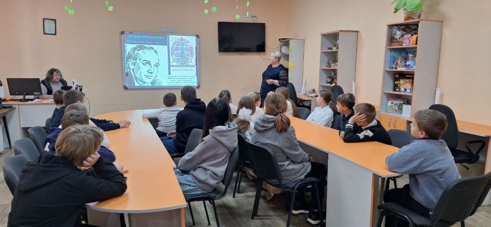Сегодня для обучающих 5-6 классов ГБОУ "Мироновская школа №10 г.о. Дебальцево" в молодёжном отделе МБУ "МИРОНОВСКИЙ ПОСЕЛКОВЫЙ ДК" прошёл мастер-класс Сегодня для обучающих 5-6 классов ГБОУ "Мироновская школа №10 г.о. Дебальцево" в молодёжном отделе МБУ "МИРОНОВСКИЙ ПОСЕЛКОВЫЙ ДК" прошёл мастер-класс