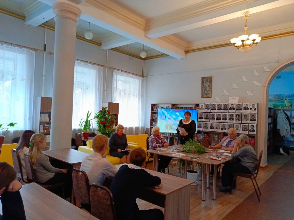 В рамках книжного фестиваля «Под белым парусом пера» ко Дню белых журавлей в Зугрэсской библиотеке-филиале №3 прошло мероприятие «Журавли вновь печально летят» В рамках книжного фестиваля «Под белым парусом пера» ко Дню белых журавлей в Зугрэсской библиотеке-филиале №3 прошло мероприятие «Журавли вновь печально летят»