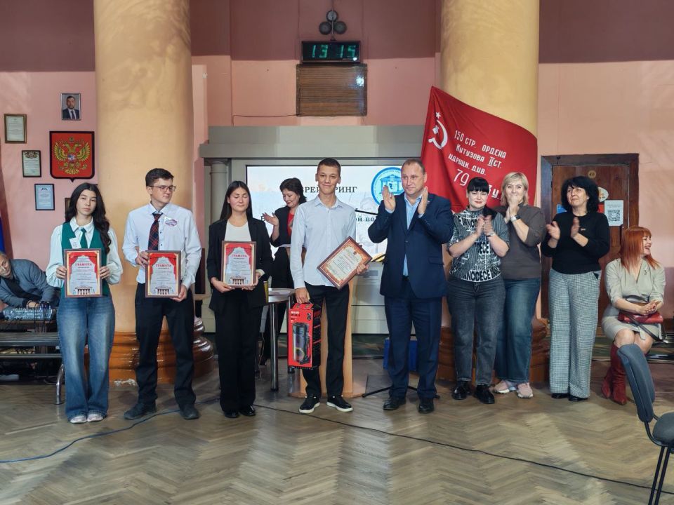 Сегодня в ДК им. В. Маяковского, в рамках партийного проекта "Старший брат", состоялась интеллектуальная игра брейн-ринг «По страницам истории Великой Отечественной войны» Сегодня в ДК им. В. Маяковского, в рамках партийного проекта "Старший брат", состоялась интеллектуальная игра брейн-ринг «По страницам истории Великой Отечественной войны»