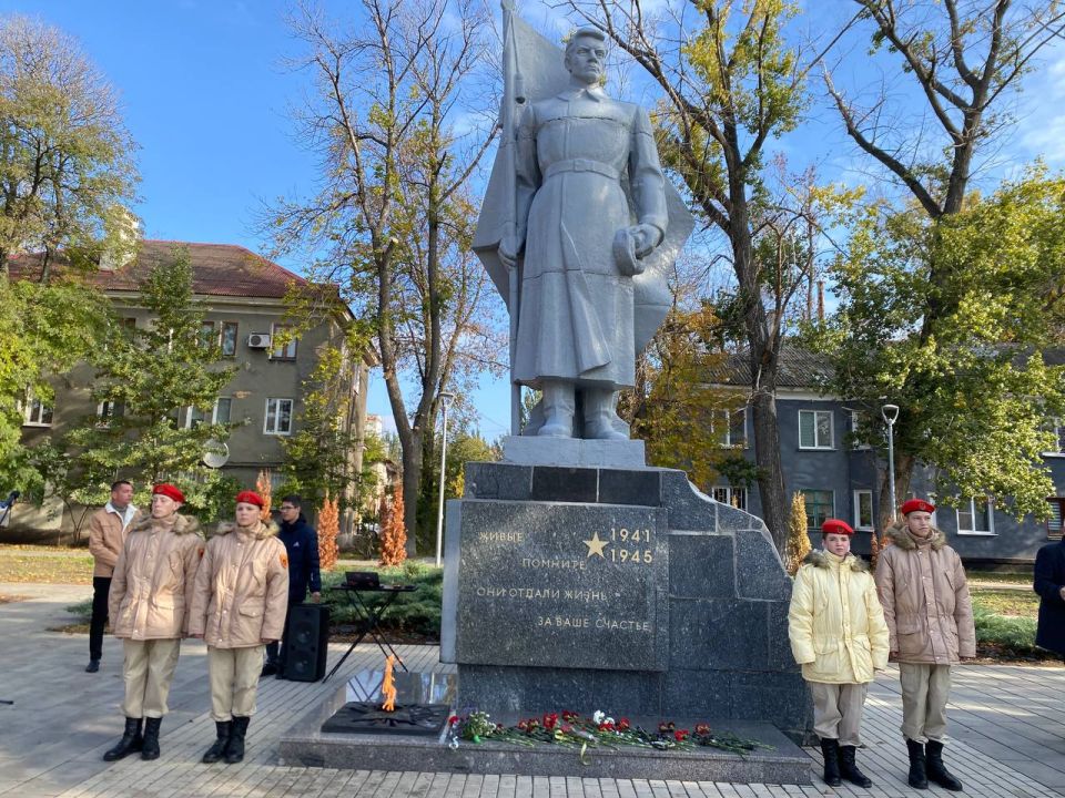 Сегодня, в День Белых Журавлей, наши сердца особенно остро помнят о тех, кто не вернулся с полей сражений Сегодня, в День Белых Журавлей, наши сердца особенно остро помнят о тех, кто не вернулся с полей сражений