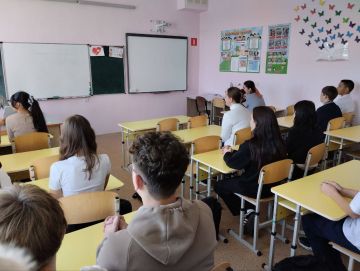 В Мангушской школе №1 прошла беседа по профилактике экстремизма