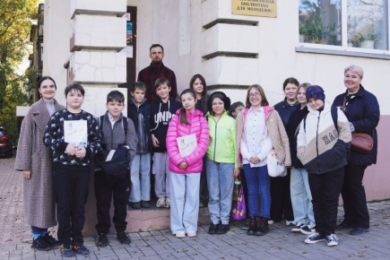 «Библиотекарь: открываем профессию» – экскурсии для школьников в Донецкой республиканской библиотеке для молодёжи