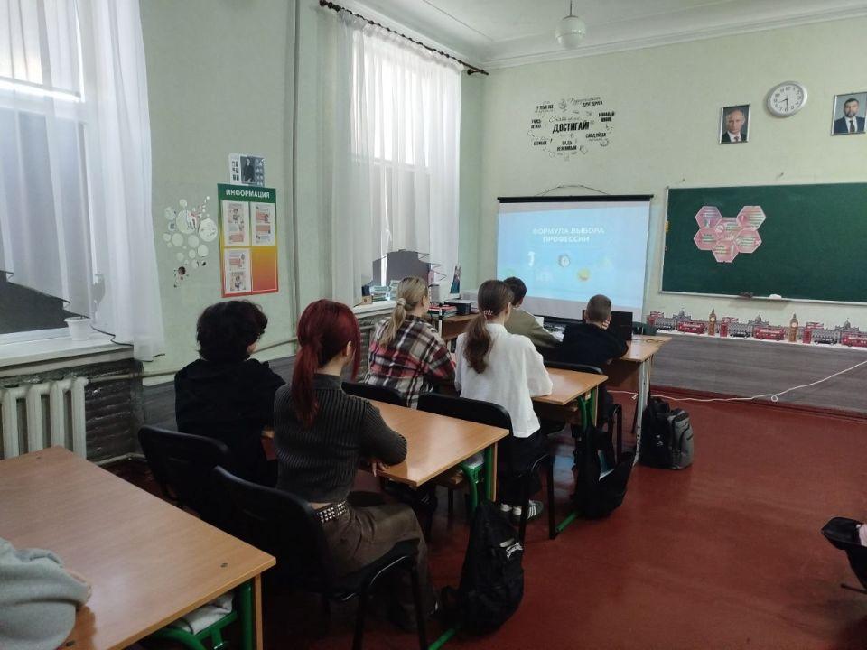 В Ждановке школьники учатся выбирать будущую профессию В Ждановке школьники учатся выбирать будущую профессию