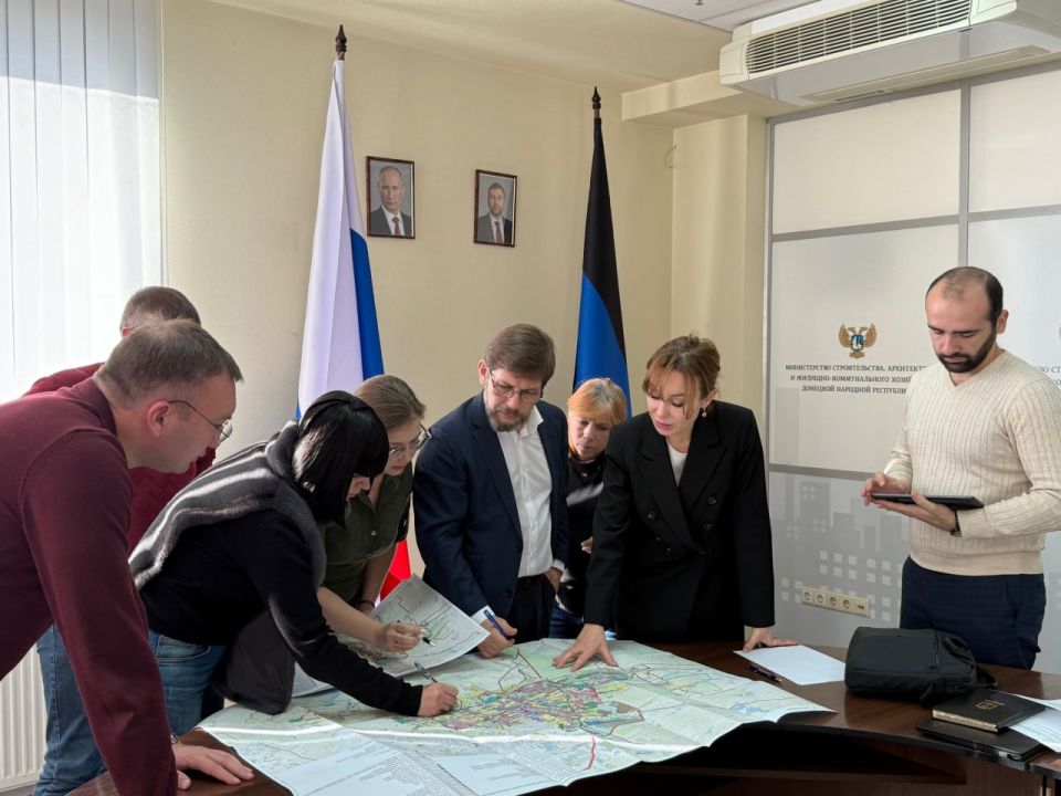 В Минстрое ДНР обсудили предложения ЕИПП по развитию территории Донецка В Минстрое ДНР обсудили предложения ЕИПП по развитию территории Донецка