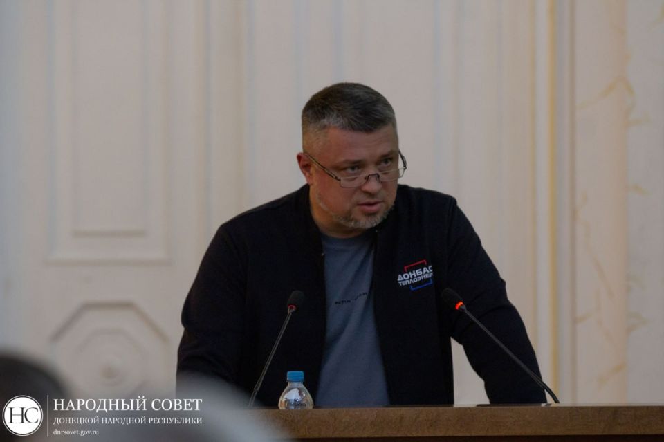 Для мониторинга прохождения республикой отопительного сезона создано 45 рабочих групп из числа депутатов Народного Совета, представителей управляющих компаний и «Донбасстеплоэнерго» Для мониторинга прохождения республикой отопительного сезона создано 45 рабочих групп из числа депутатов Народного Совета, представителей управляющих компаний и «Донбасстеплоэнерго»
