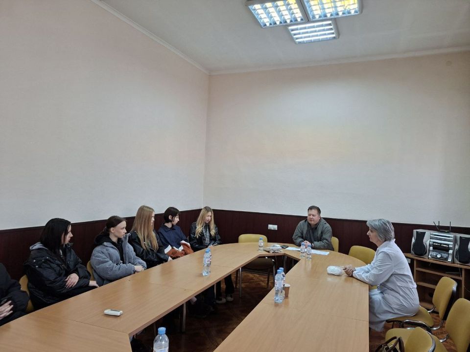 Студенты-менеджеры ДонГУ ознакомились с работой Донецкого булочно-кондитерского комбината Студенты-менеджеры ДонГУ ознакомились с работой Донецкого булочно-кондитерского комбината
