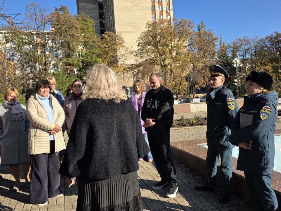 Татьяна Копылова: Сегодня, 23 октября, по поручению Главы Республики Дениса Пушилина и в рамках проекта "УПРАВДОМ" и "Новая школа", реализуемых партией "Единая Россия", встретилась с жителями района Татьяна Копылова: Сегодня, 23 октября, по поручению Главы Республики Дениса Пушилина и в рамках проекта "УПРАВДОМ" и "Новая школа", реализуемых партией "Единая Россия", встретилась с жителями района