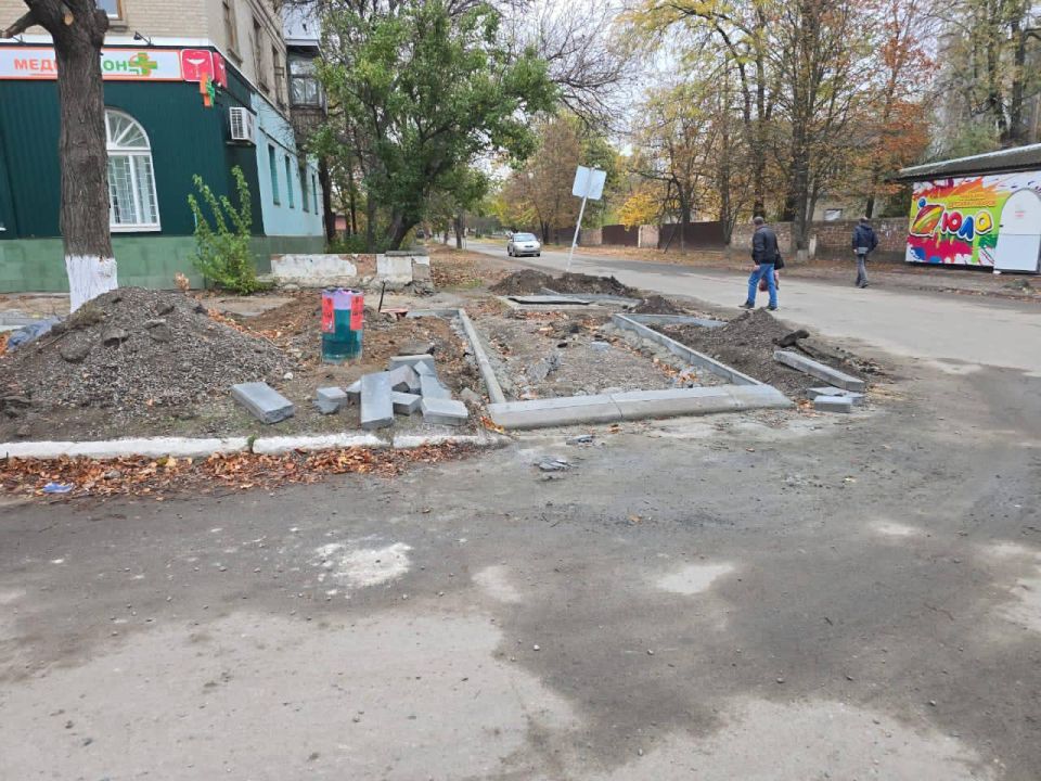 В Комсомольском продолжается реконструкция площади благодаря Забайкалью В Комсомольском продолжается реконструкция площади благодаря Забайкалью