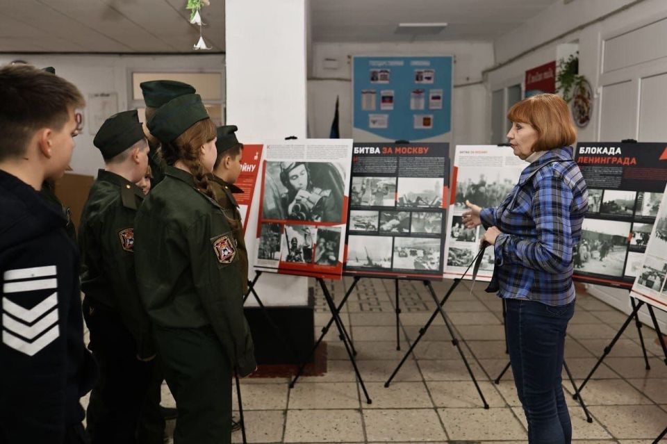 Юные кадеты Ждановки посетили выставку, посвященную Великой Отечественной войне Юные кадеты Ждановки посетили выставку, посвященную Великой Отечественной войне