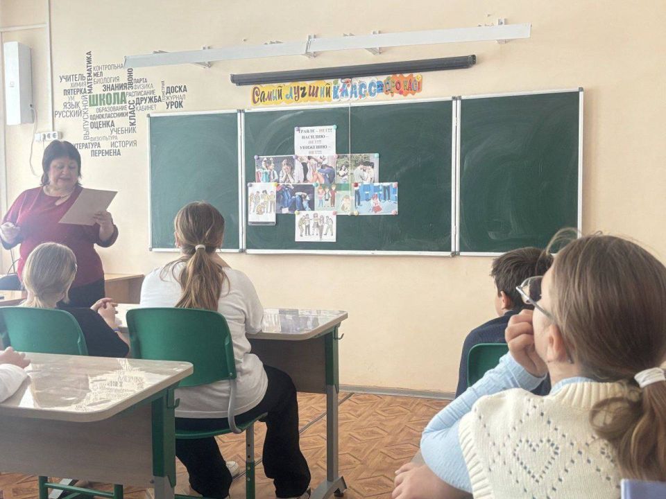 В Мелекинской школе прошла акция «Дружить здорово!», приуроченная к Международному дню борьбы с буллингом В Мелекинской школе прошла акция «Дружить здорово!», приуроченная к Международному дню борьбы с буллингом