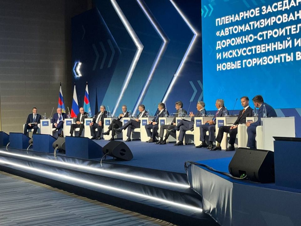 Одним из важных мероприятий сегодняшнего дня на выставке "Дорога-2025" стало пленарное заседание на тему «Автоматизированная дорожно-строительная техника и искусственный интеллект – новые горизонты возможностей» Одним из важных мероприятий сегодняшнего дня на выставке "Дорога-2025" стало пленарное заседание на тему «Автоматизированная дорожно-строительная техника и искусственный интеллект – новые горизонты возможностей»