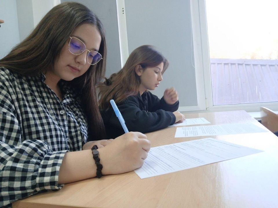 Россия — мои горизонты. 23 октября в школах Шахтерского округа в рамках курса «Россия — мои горизонты» прошли практико-ориентированные занятия, в ходе которых учащиеся 6-11 классов знакомились с формулой выбора профессий... Россия — мои горизонты. 23 октября в школах Шахтерского округа в рамках курса «Россия — мои горизонты» прошли практико-ориентированные занятия, в ходе которых учащиеся 6-11 классов знакомились с формулой выбора профессий...