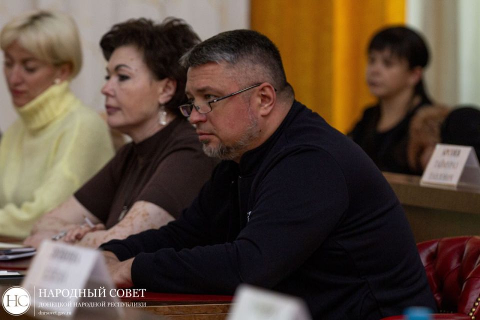 Для мониторинга прохождения республикой отопительного сезона создано 45 рабочих групп из числа депутатов Народного Совета, представителей управляющих компаний и «Донбасстеплоэнерго» Для мониторинга прохождения республикой отопительного сезона создано 45 рабочих групп из числа депутатов Народного Совета, представителей управляющих компаний и «Донбасстеплоэнерго»