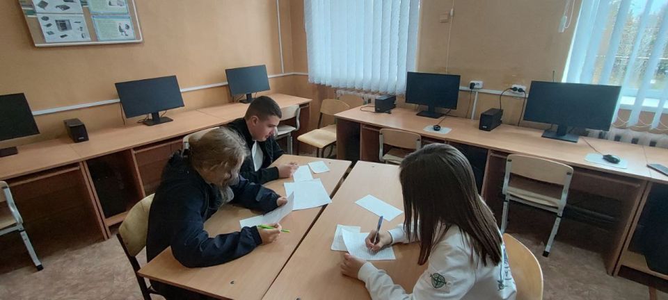 Обучающиеся ГБОУ "Мироновская школа 10 г.о.Дебальцево" приняли участие в акции "Друг по переписке" в рамках проекта "Лица дружбы" Обучающиеся ГБОУ "Мироновская школа 10 г.о.Дебальцево" приняли участие в акции "Друг по переписке" в рамках проекта "Лица дружбы"